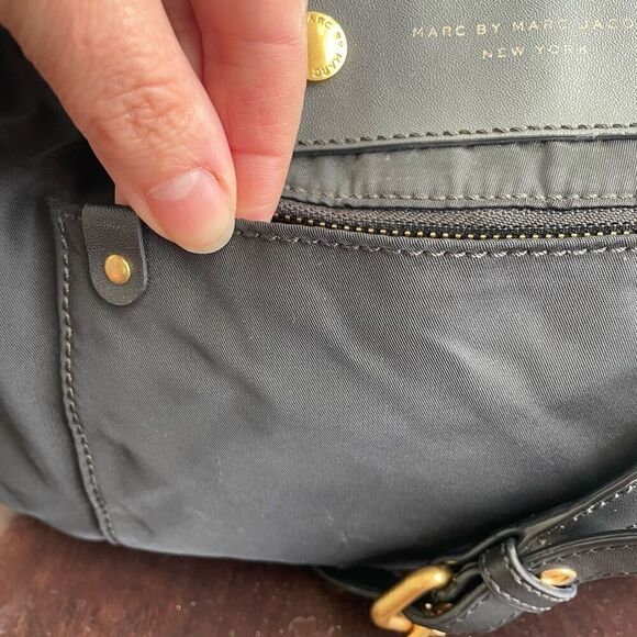 Marc Jacobs Preppy Nylon Messenger Bag Black Gold $200 - Picture 5 of 15